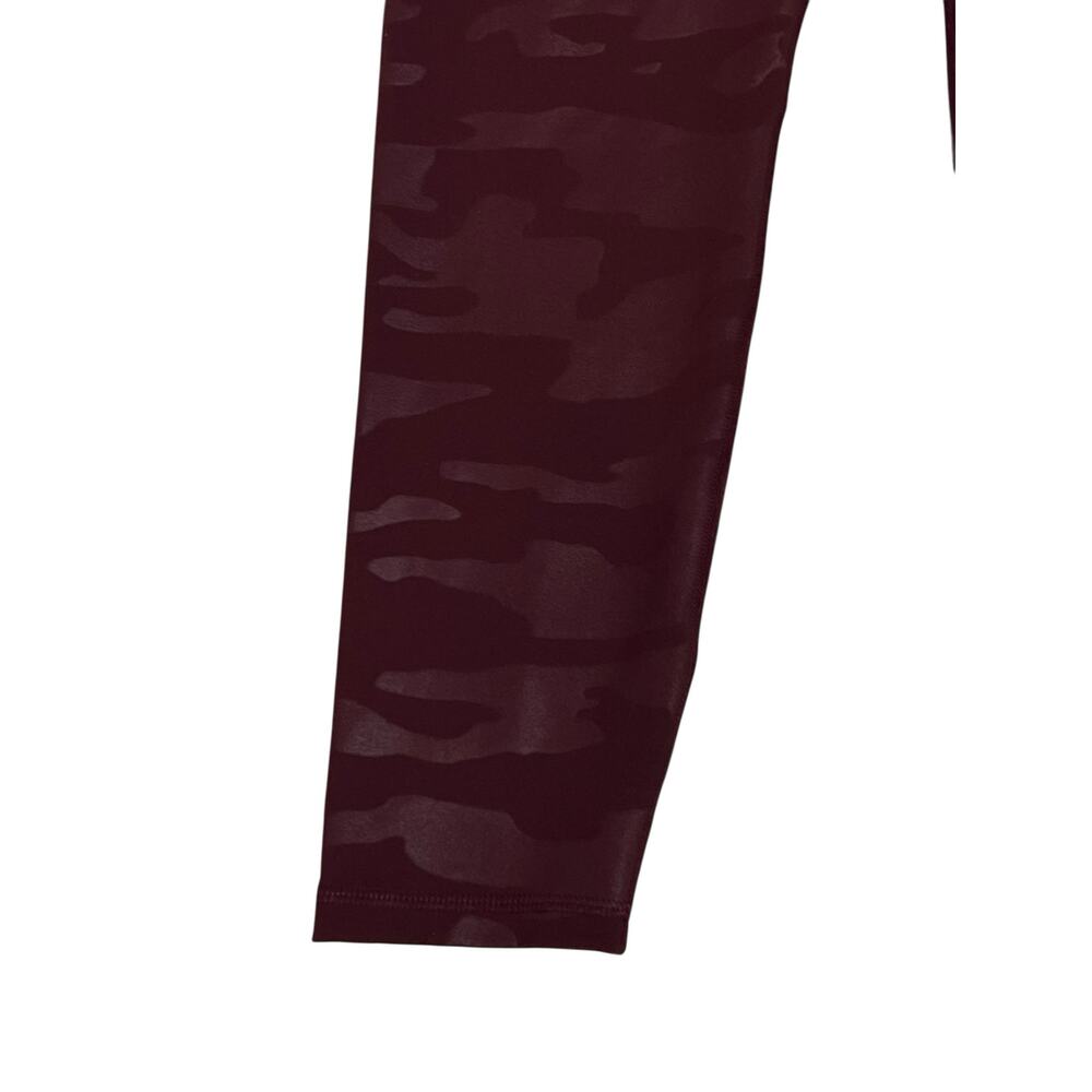 Old Navy, elevate leggings, dark maroon cameo 7/8 size medium petite - Picture 2 of 5